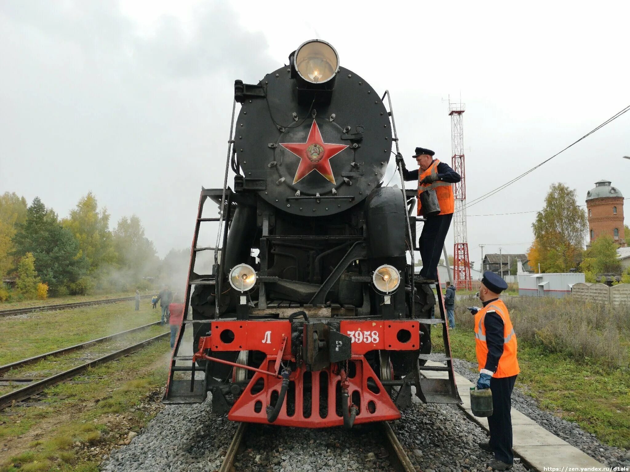 Паровоз заправка. Паровоз л-3958. тендер паровоза л. паровозный уголь. угольный паровоз.