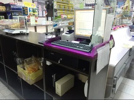 Рабочее место кассира магазина
