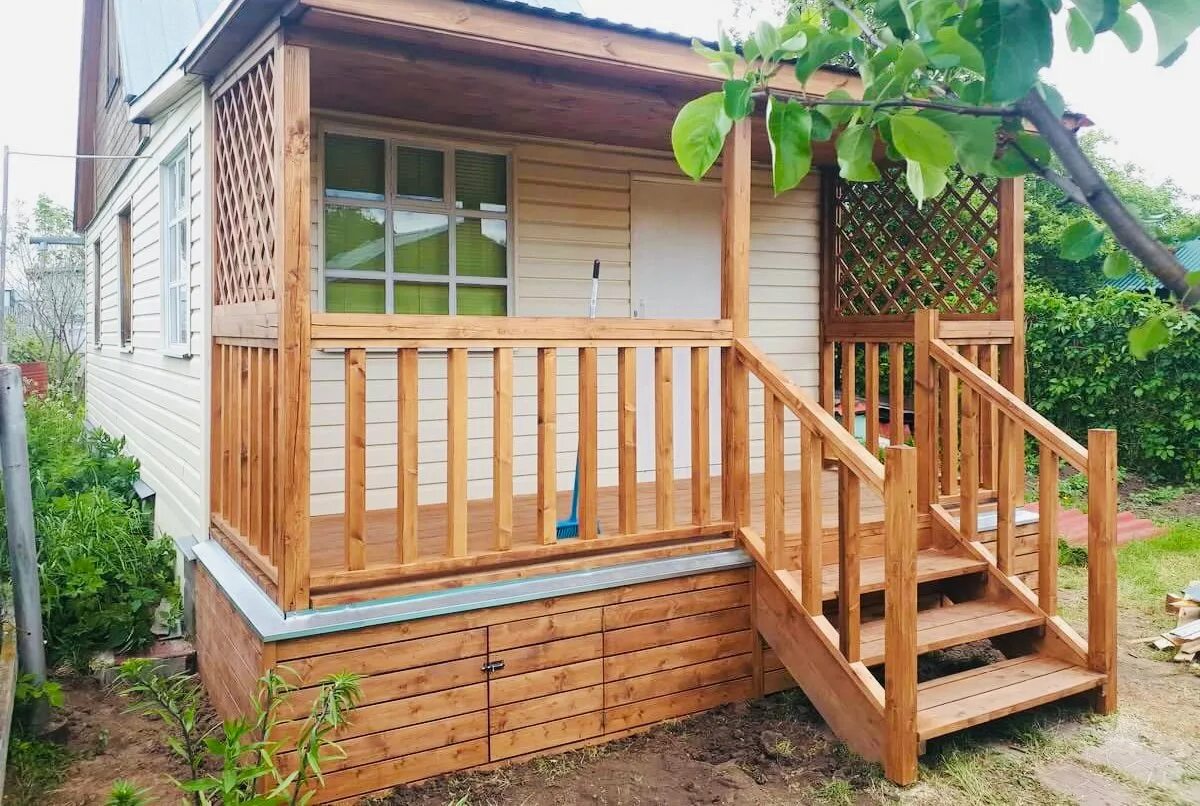 крыльцо и терраса дома. крыльцо для дачного домика. красивое крыльцо к дому. крыльцо с террасой. крыльцо и терраса дома.