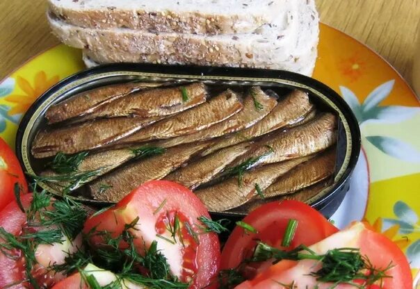 Как правильно есть кильку. Шпроты (консервы). Балтийский шпрот рыба. Как правильно есть кильку. Шпроты (консервы).