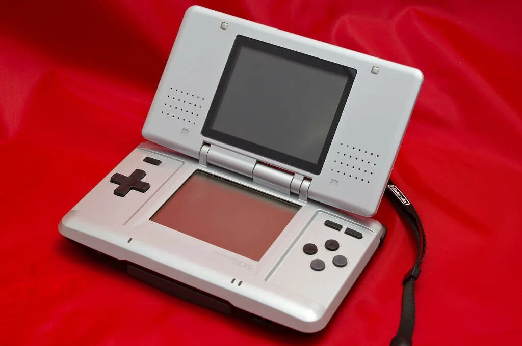 Приставка Нинтендо. Nintendo 1 приставка. Первая консоль Нинтендо. Консоли Nintendo DS. Nintendo old