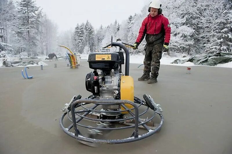 Затирка бетона вертолетом. Atlas Copco затирочная машина. Затирочная машина Wacker Neuson ct36-6. Затирочная машина по бетону Masalta. Двухроторная затирочная машина по бетону Atlas Copco bg740 yfcfnrb.