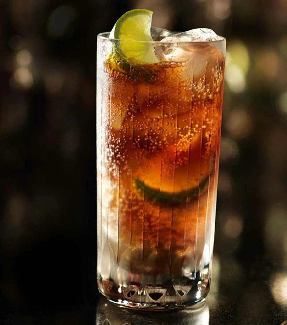 Куба либре. Бакарди куба либре коктейль. bacardi cuba libre стакан. вильям кола коктейль. ice gold напиток.