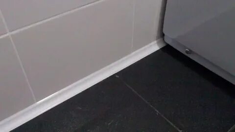 Что между стеной и полом