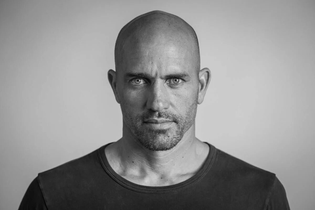 He is bold. Келли Слейтер. Найджел. Лысый. Bald - лысый. Bald frontman 2004.