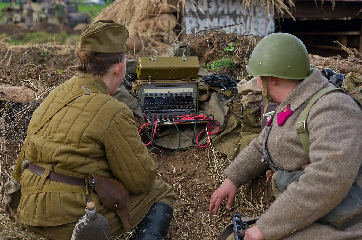 Бои связистов. Катушка связиста РККА. Связистка РККА 1943. Связисты в годы Великой Отечественной войны. Военный Связист.