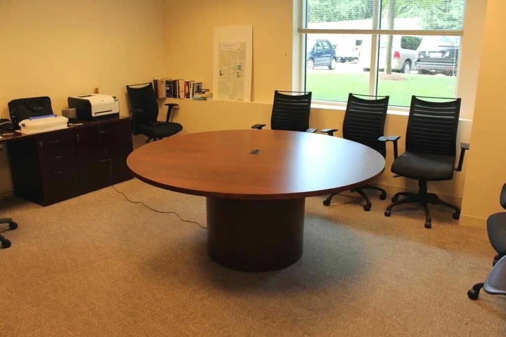 Circle table