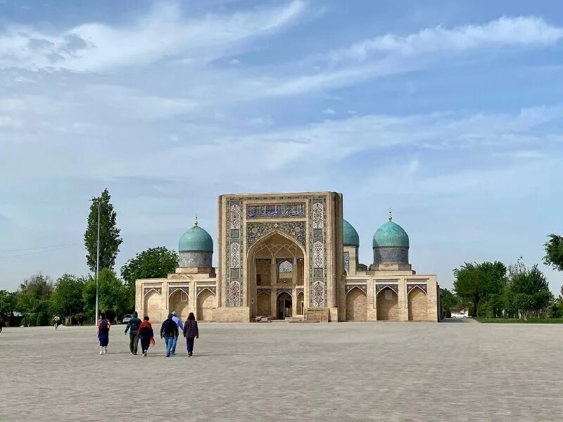 Ташкент амир темур. Statue of amir temur. Фонтан на площади мустакиллик в ташкенте. Узбекистан сити. Ташкент дата.