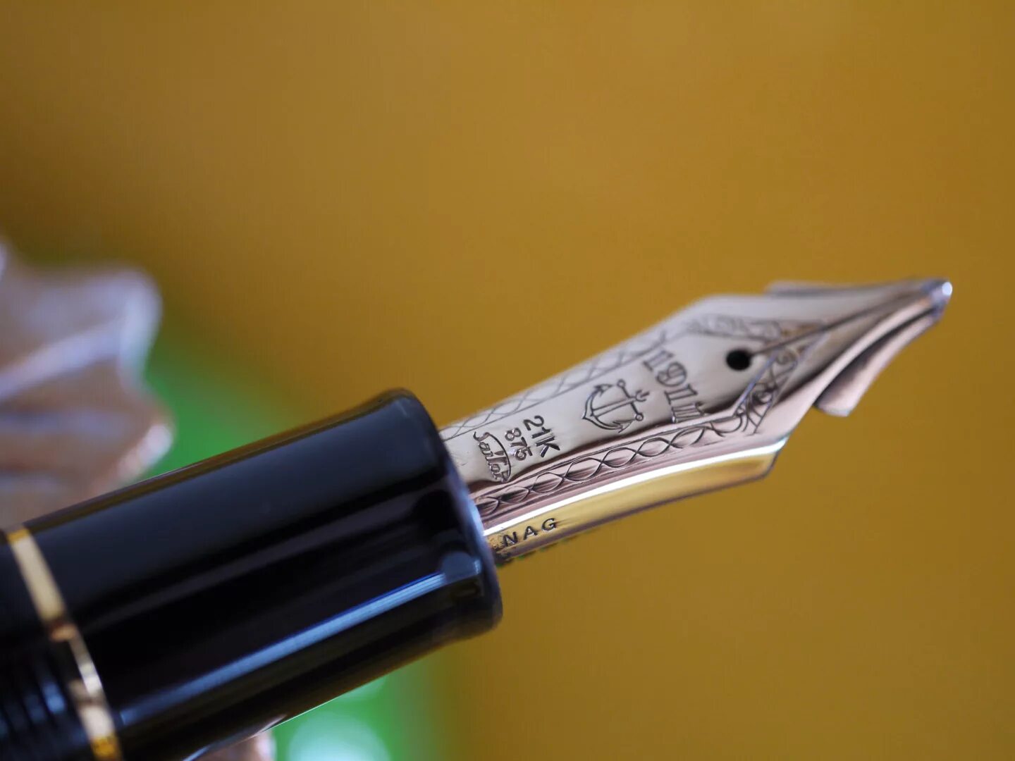 Pen is the best. Pen. Pen Pen обои. Fountain Pen background. Fountain Pen posters.