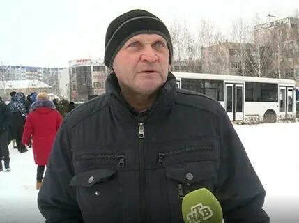 Отец надел