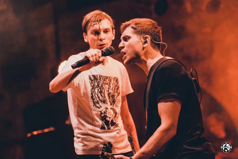 Группа рок острова в молодости. Слушать группу есть что. Muse участники группы. Слушать группу есть что. Группа княzz.