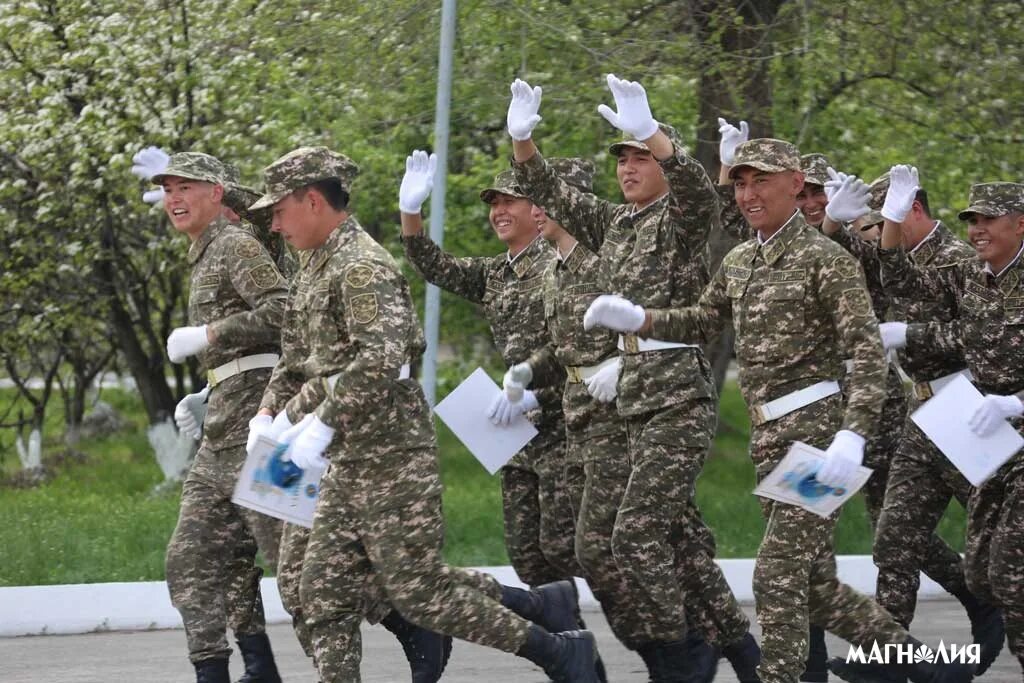 Военные уволенные в запас. Проводы военнослужащих. Увольнение в запас. Увольнение в запас срочников. Ушарал воинская часть 40398.