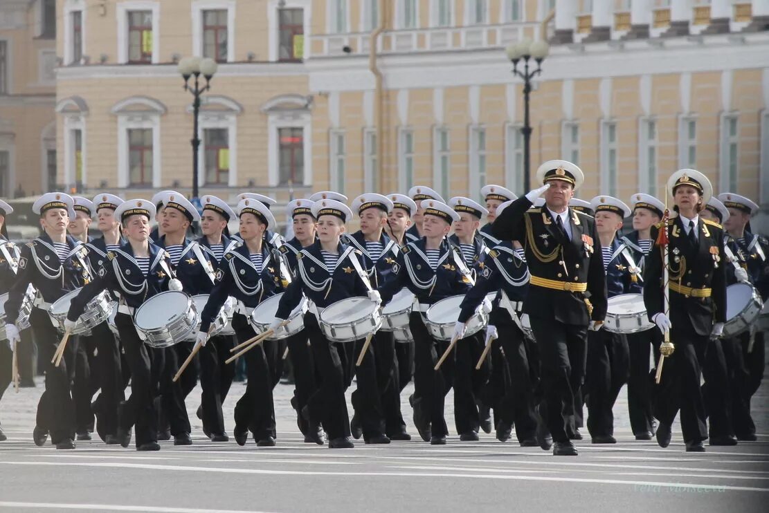 19 мая спб. Кронштадтский морской кадетский корпус на параде в Москве. Кадеты КМКВК. Парад в Нахимовском училище Санкт-Петербург. КМКВК 2 рота.