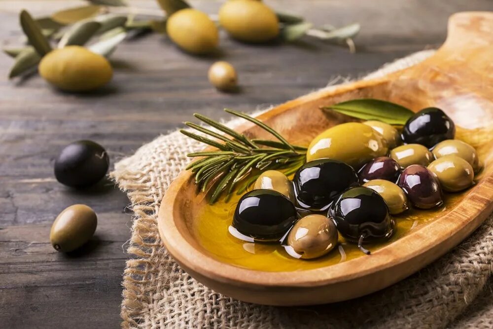 Польза косточек маслин. Оливки и маслины. Микс оливки маслины. Антипасти оливки маслины черри. Что такое оливы маслины.