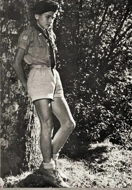 Фотография мальчика 2 лет ретро. Скауты в шортах. Юные ретро мальчики. Мальчишки в шортах ретро. Мальчик с мячом.