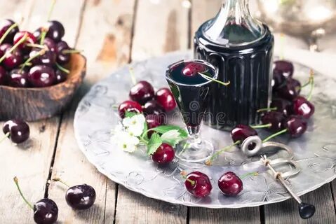 Рецепты наливки из вишни с косточкой