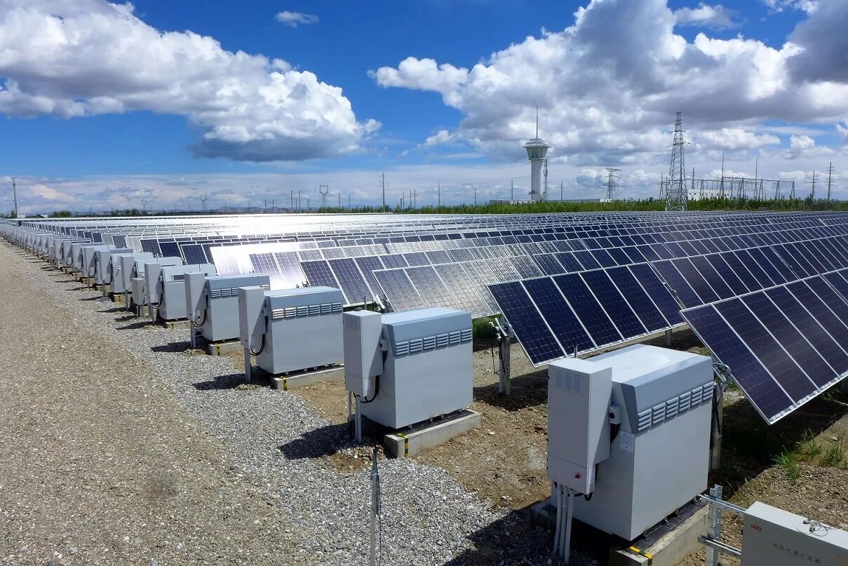 Powered видом. Солнечная электростанция.аккумулирование солнечной энергии. Solar Energy Storage System. Battery Energy Storage Systems. Гибридная Солнечная электростанция 5600-1.