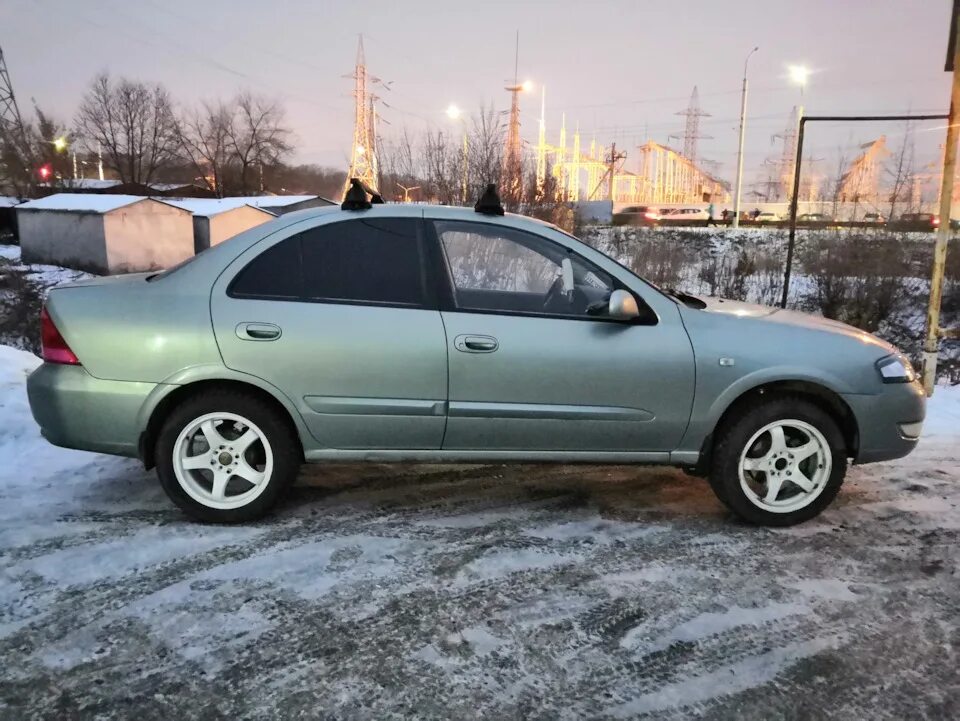 Ниссан альмера классик на проставках. Ниссан альмера классик литье 205/50/16. Проставки на ниссан альмера а колеса. Колесные проставки ниссан альмера н16. Альмера классик на проставках.