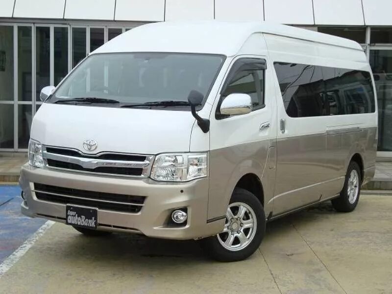 Toyota hiace технические характеристики. Микроавтобус Toyota Hiace. Тойота Хайс 2020. Микроавтобус Тойота Hiace 4x4. Toyota Hiace 4.