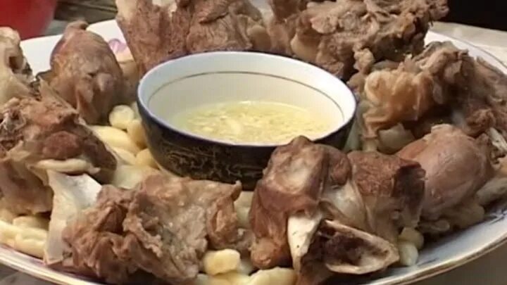 Кабардино балкария хычины. Хычины нальчик. Национальное блюдо кабардино-балкарской республики хычин. Карачаевская кухня. Чин хычин кисловодск.