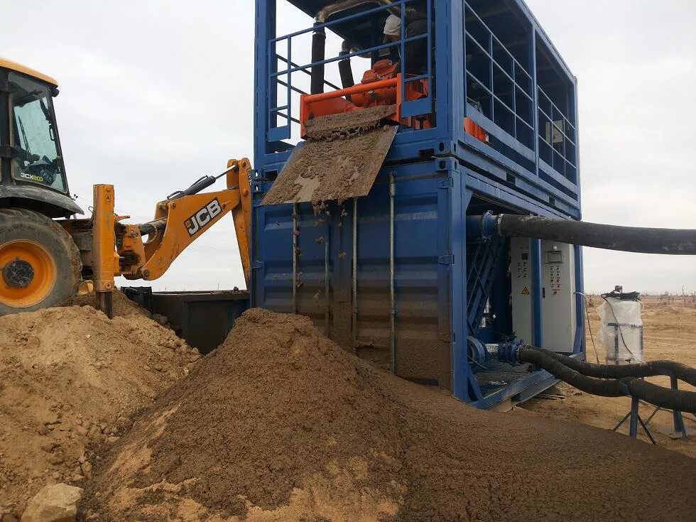 ручная копка котлованов. очищение почвы от загрязнения. биоремедиация презентация. разработка траншеи. зачистка грунта.