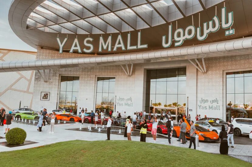 Yas Mall Абу Даби. Yas Mall Abu Dhabi магазины. ТЦ yas Mall. Яс Молл торговый центр. Яс молл абу даби