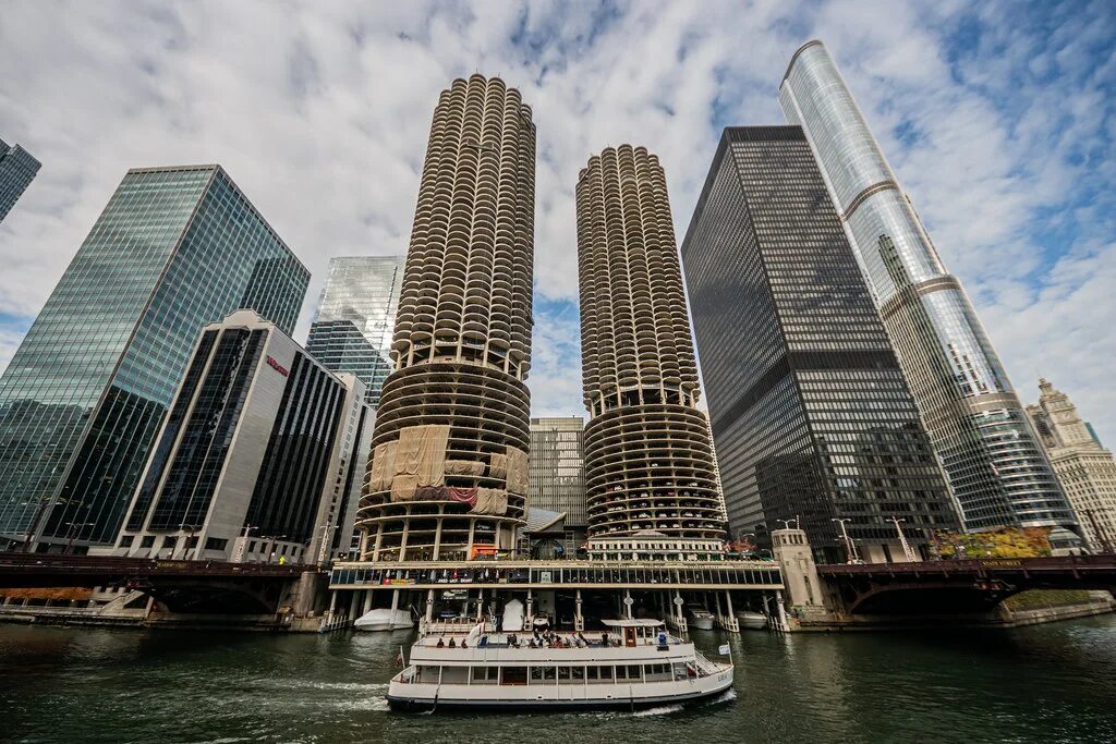 Как выглядят сити марины. Marina city. Marina city. Современная архитектура чикаго. Marina city.
