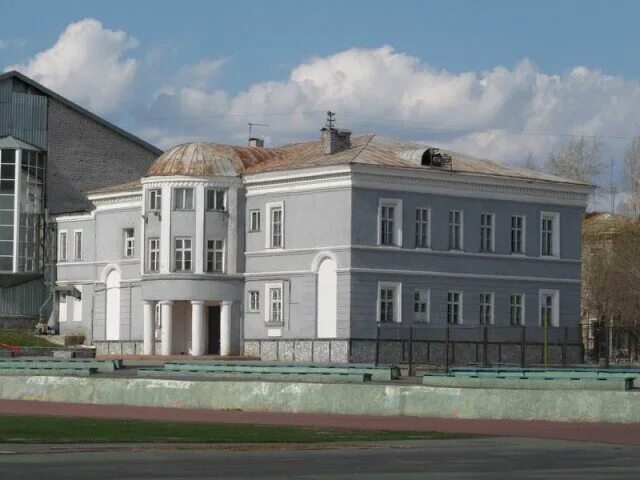 Роддом закамск. Пермь Закамск завод. Здания Закамск Пермь. Дворец Кирову Закамск Пермь. Закамск стадион Прикамье.