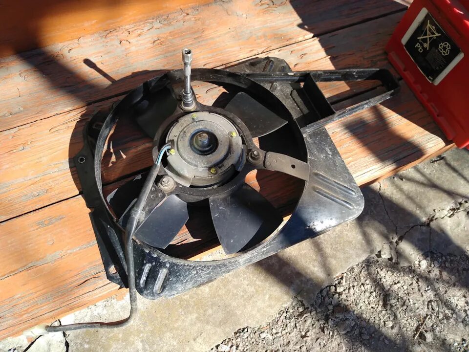 Диффузорэлктровентилятора ваз 2106. Vrx 2000/330 вентилятор охлаждения. Вентилятор охлаждения радиатора ваз 2108. Вентилятор охлаждения двигателя ваз 2101-2107. Вентилятор радиатора ваз 2107 инжектор.