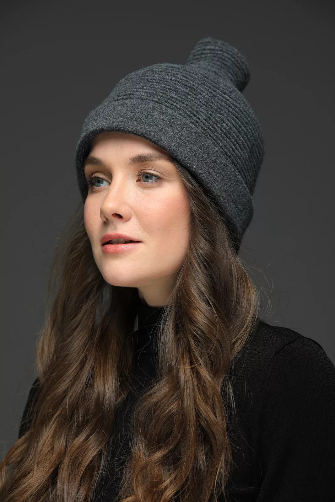 комова жанна головные уборы коллекция. комова головные уборы. коллекция шапок жанны комовой. модельер шапок. дизайнерские шапки комова жанна.