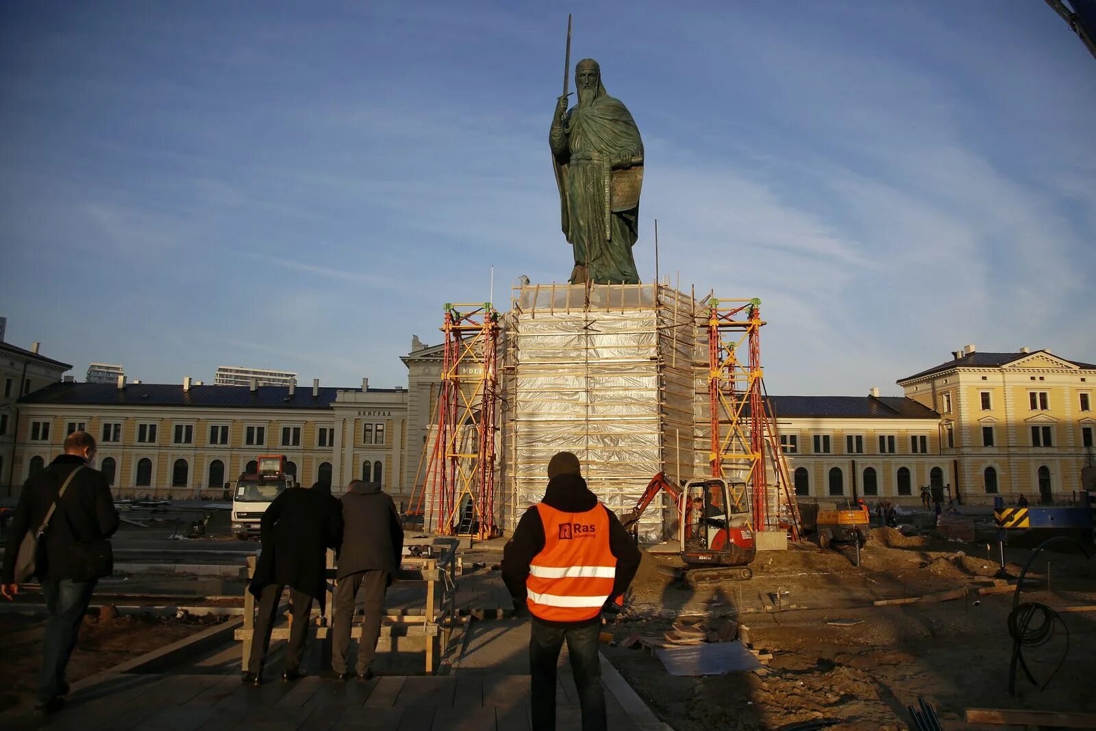 Сербия памятники. Памятник Стефану Немане. Памятник Стефану Немане в Белграде Рукавишников. Памятники Белграда Сербия.