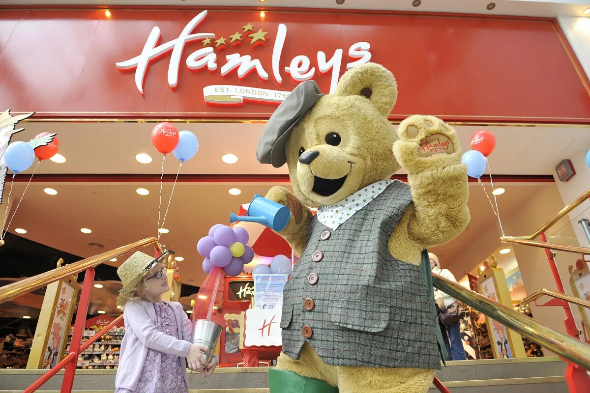 Hamleys london. Хамлес магазин игрушек Лондон. Детский магазин игрушек Hamleys. Hamleys магазин игрушек в Лондоне. Хамлис детский магазин игрушек Англия.