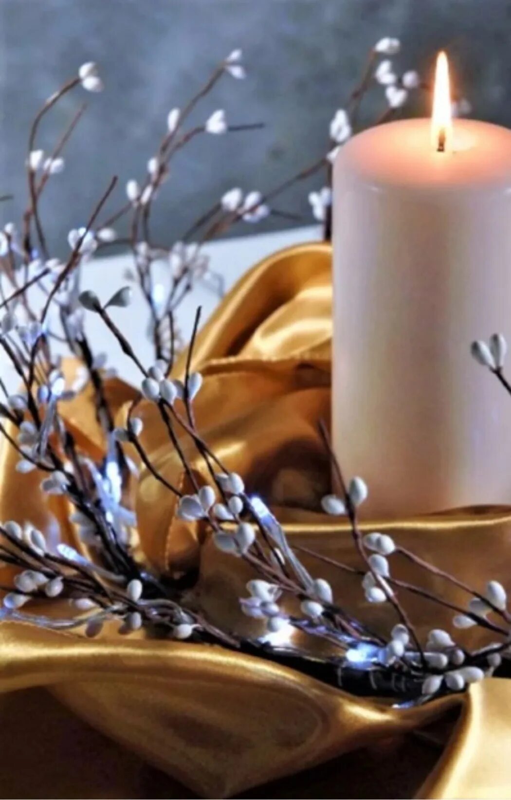 Веточка вербы с вербным воскресеньем. Верба и свечи. Верба и свечи. Вербное вербное воскресенье 2021. Верба и свечи.