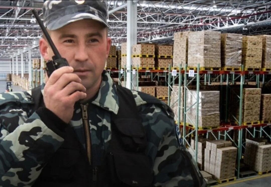 Охранять склад властелин. Охранять склад властелин. Сторож склада. Охрана складских помещений. Охрана склада.