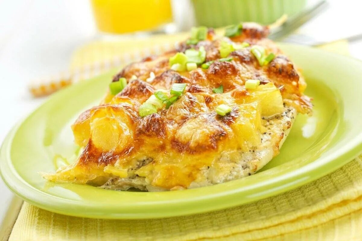 Кура с ананасом