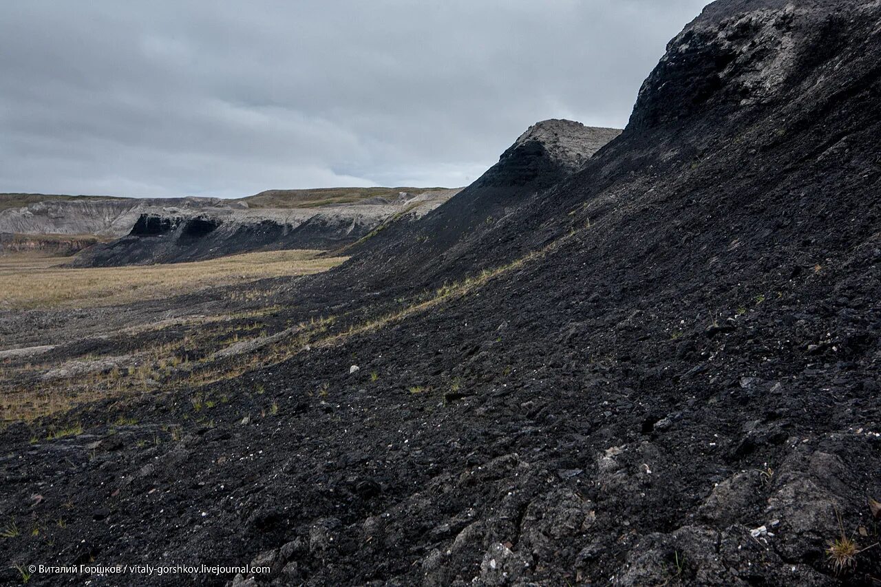 Snowrunner таймыр зимнегорск гараж. Угольный разрез юньягинский воркута. Рудник заполярный медвежий ручей. Плато путорана осенью. Кольский полуостров никель.