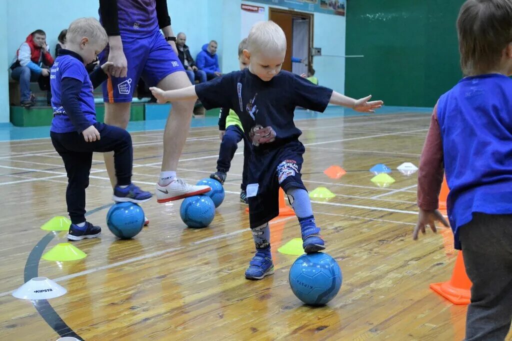 School sport club. Футбольная секция. Секции для мальчиков. Секция футбола для детей от 3 лет. Секция футбола для мальчиков.