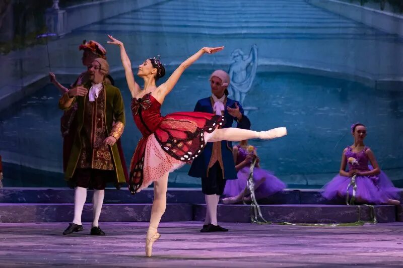 Афиша кино воронеж. Современный балет афиши. Афиша на октябрь воронеж. Театр балета щелкунчик. Балет воронеж афиша 2024.