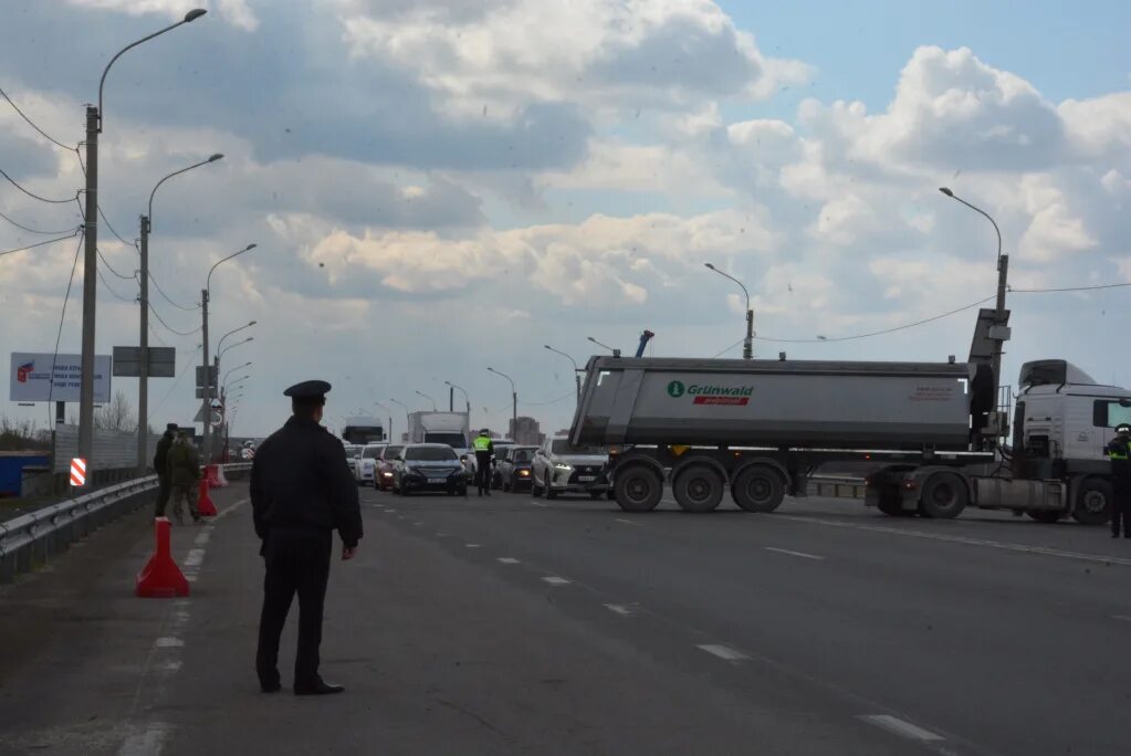 Въезд в Ростов с машины. Блок посты на въезд в Ростов. Въезд в Ростов закрыт. Въезд в Ростов на Дону закрыли. Почему ростов закрыт