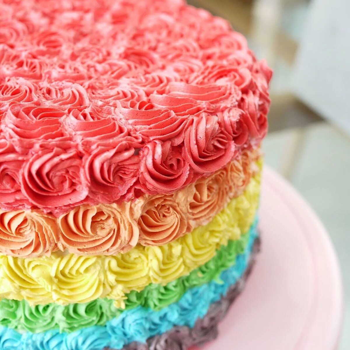 Торт радужный. Радужный муссовый торт. Покрытие торта разными цветами. Торт разных цветов. Торт радуга с кремом чиз.