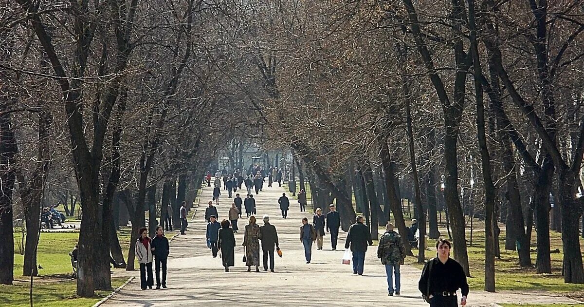 Погулять в москве весной. Апрель в городе. Городской весенний парк в России.