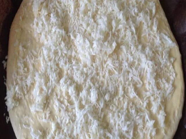 Слойка с зеленью. Слоеное тесто с сыром сулугуни. Хачапури из сулугуни. Слойки из готового теста с сулугуни. Кето хачапури.