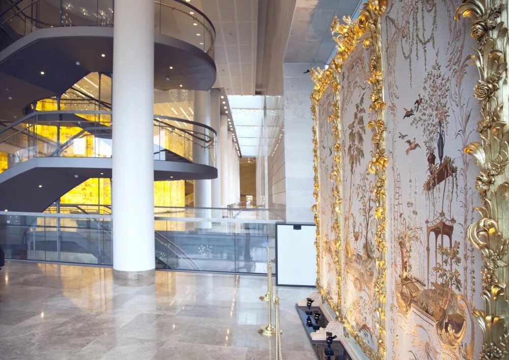 Мариинский театр фойе. Фойе мариинского театра. Мариинский театр 2 холл. Фойе мариинского театра. Мариинка новая сцена фойе.