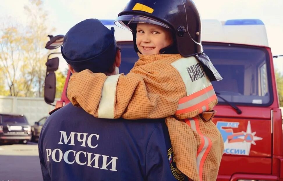 Экология защита природы. Проект спасение мчс. Охрана природы человеком. Плакат ко дню спасателя. 94 часть пожарная ухта фото.