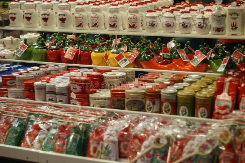 Магазин венгрия. Колбаса венгрия. Продукты в венгрии. Центральный рынок будапешт паприка. Салями pick венгерская зимняя.