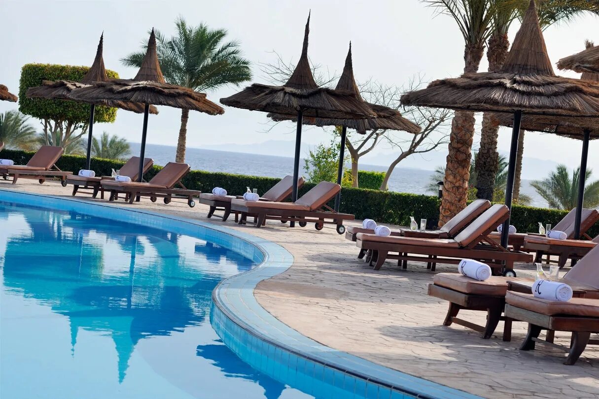 Renaissance sharm el sheikh golden view resorts. Ренессанс отель Шарм-Эль-Шейх. Renaissance Golden view Египет Шарм. Шарм-Эль-Шейх отель Ренессанс Голден Бич Резорт. 5 Отель Renaissance Golden view Beach Resort.