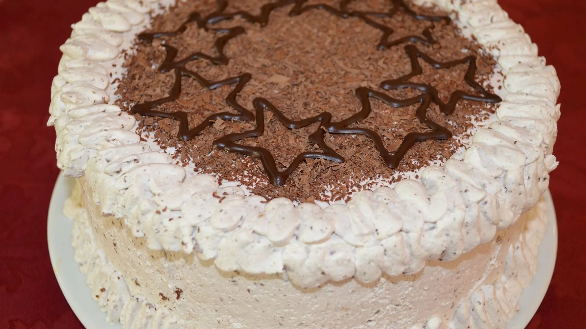 Украсить бисквитный торт. Бисквитный торт видео. Торт йогуртовый с фруктами. Бисквитно йогуртовый торт. Бисквитный торт тайерлаш.