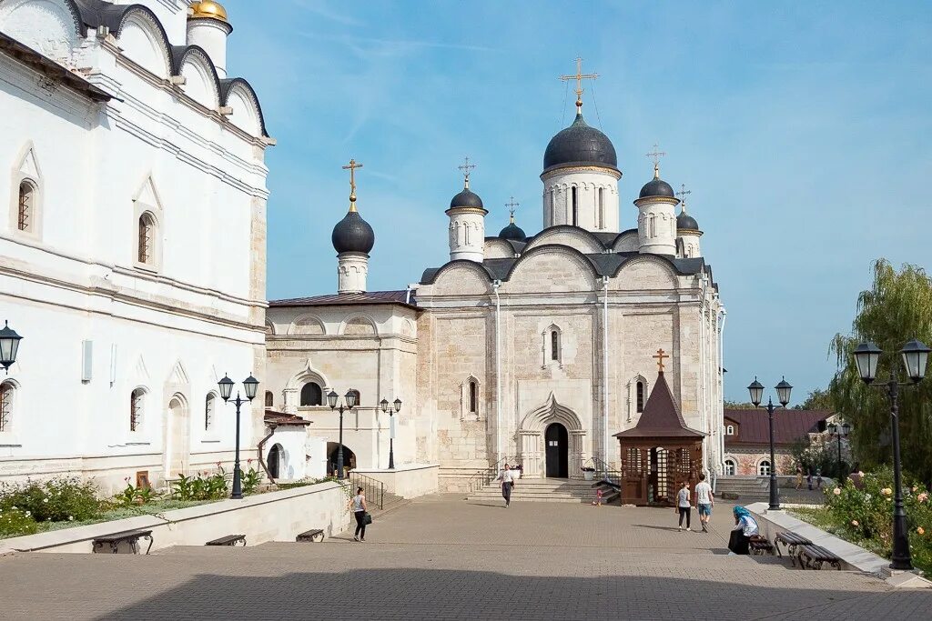 Тарусская серпухов завтра. Серпухов: Высоцкий, Владычный монастыри и Давидова пустынь. Владычный монастырь трапезная. Святыни Введенского Владычного женского монастыря г.Серпухов.