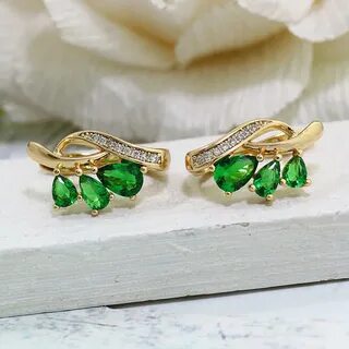 Серьги с зеленым камнем