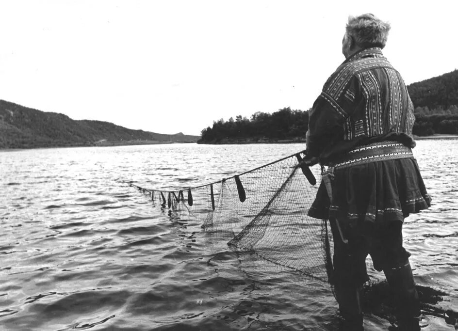Исторически сложилось так что рыболовство всегда. Рыболовство саамов Кольского полуострова. Поморы Кольский полуостров 19 век. Коми пермяки рыболовство. Удэгейцы рыболовство.